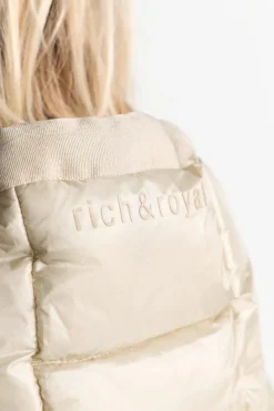 Glänzende Steppjacke